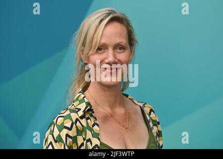 München, Deutschland. 28.. Juni 2022. Anna SCHUDT (Schauspielerin) Einzelbild, abgeschnitten Einzelmotiv, Porträt, Porträt, Porträt. ZDF-Empfang/ Treffen in der H`ugo`s Bar anlässlich der Münchner Filmfestspiele am 28.. Juni 2022 Quelle: dpa/Alamy Live News Stockfoto